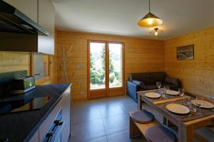 Appartements Logement 3 etoiles avec vue imprenable sur les montagnes, ski bus : photos des chambres