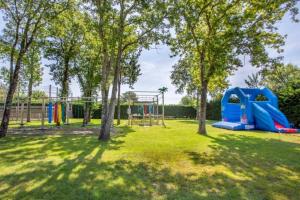Campings Camping 4 etoiles - Piscine - ccb0e0i : Mobile Home 2 Chambres