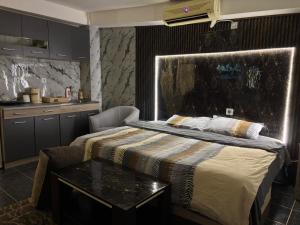 Apartment on the day Bar