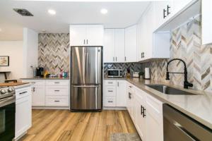 Private Chic 2 Bathroom 10 min to Downtown With Fast Wifi