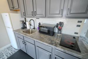 Corner, Top Floor, Fall Creek, Convenient to 76