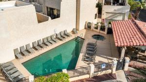 Great Townhome on the Island Launch your boat in minutes