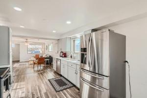 Sleeps 10 And Pet Friendly Home In Denver Near Red Rocks