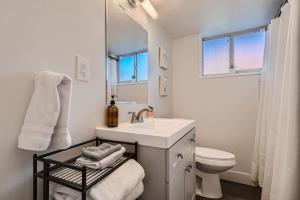 Sleeps 10 And Pet Friendly Home In Denver Near Red Rocks