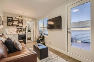 Amazing 3 Bedroom Townhome With Rooftop Deck In West Denver