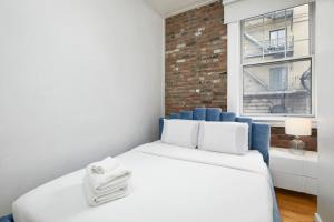 Chic 4BR Haven Sunlit in Downtown MTL ZH8
