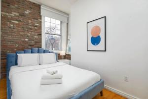 Chic 4BR Haven Sunlit in Downtown MTL ZH8