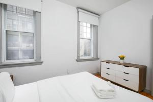Prime Location Charming 4BR in Downtown MTL- ZJ0