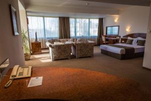 Deluxe King Room (2 Adults) room in Hotel Sevlievo Plaza