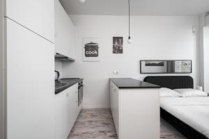 Ochota City View Stylish Studio by BookingHost