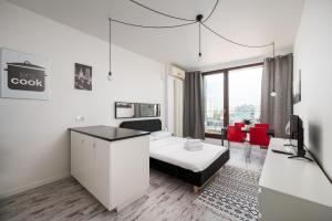 Ochota City View Stylish Studio by BookingHost