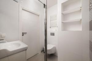 Ochota City View Stylish Studio by BookingHost