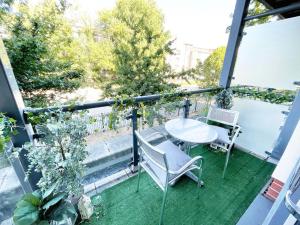 Travaal.©om - 2 Bed Serviced Apartment Farnborough