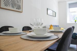 3-Bed Apartment Ideal for Contactors - Near Clyde Shipyard - 25 min Glasgow Airport