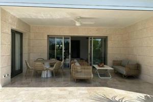 2BR Apartment with Beach Club