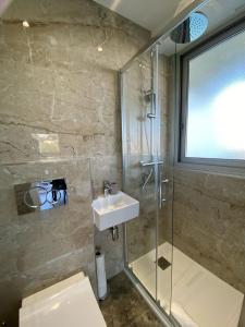 Luxury 1 Bed Apt Seafront Escape in Cannes