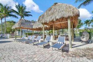 Cozy Boca Raton Getaway Pool BBQ & Serene Lake