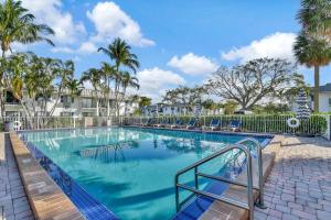 Boca Raton Getaway Poolside Paradise BBQ