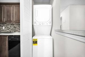 Boca Raton Getaway Poolside Paradise BBQ