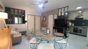 Appartements La Maison d -Isa Meze appartement RdC : photos des chambres