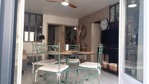 Appartements La Maison d -Isa Meze appartement RdC : photos des chambres