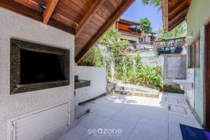 Casa 3Q Pé na Areia c churrasq. Bombinhas SDN042