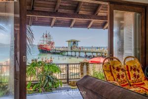 Casa 3Q Pé na Areia c churrasq. Bombinhas SDN042