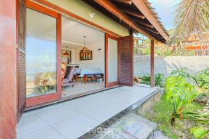 Casa 3Q Pé na Areia c churrasq. Bombinhas SDN042