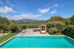 Beautiful villa 5 min from Valbonne with garden pool and jacuzzi
