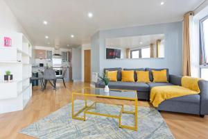 Stylish City Centre Apartment- 3 Beds