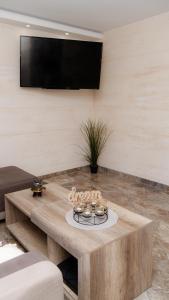 Place to Be - Modern Jacuzzi House in Vozdovac