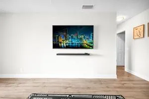 Relaxing Poolside Spot Lake Access Parking - 布卡拉顿