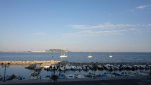 Appartements La Maison d -Isa Meze appartement RdC : photos des chambres