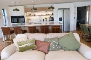 Still Waters - Luxury Lakeside Retreat with Hot Tub - Puddletown