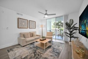 Elegant Deerfield Retreat Pool Free Parking