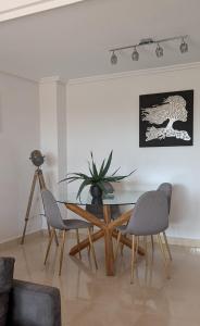 Luxury large 2 bedroom Apartment 10 min walk to Villamartin Plaza