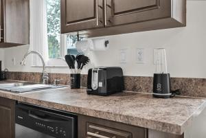 Chic Boca Raton Apartment Pool WiFi Parking