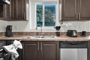 Chic Boca Raton Apartment Pool WiFi Parking