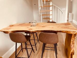 Teach Máire, Downings