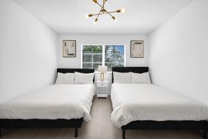 Lux 2-BR Pet-Friendly Retreat in Deerfield Beach