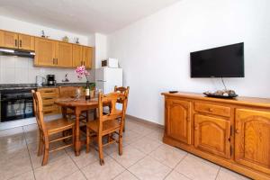 Las Floritas 23 - One Bed with Pool View