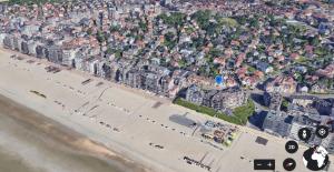 Spacious flat with lounge terrace, near the sea