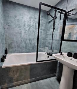 Designers 1-bedroom Flat