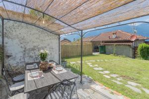 Jacuzzi vista lago - Country House Bellosguardo