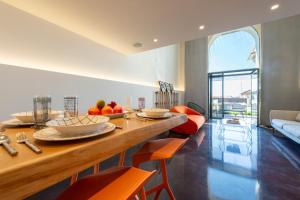 1-Br 75m Duplex with Pool