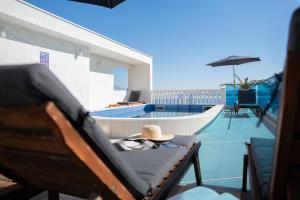 Sunny Hill Apartments with rooftop pool