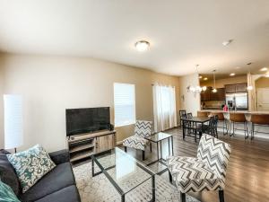 Stylish new home close to downtown