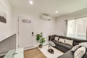 5 Mi to Metrolink Pet-Friendly Los Angeles Home! - سيلمار