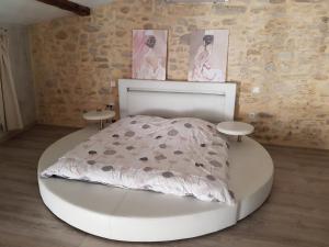 Maisons d'hotes Suite de charme avec terrasse, spa exterieur et petit piscine : photos des chambres