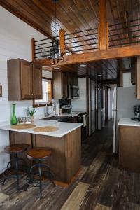Joanies Place 120 PGL